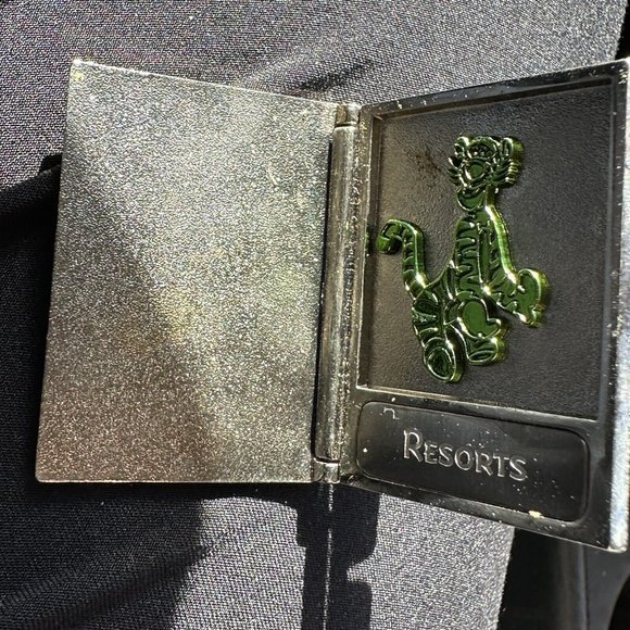 Walt Disney Pin WDW Cast Exclusive Main Entrance Pass Guide All Star Pluto LE - Picture 3 of 7